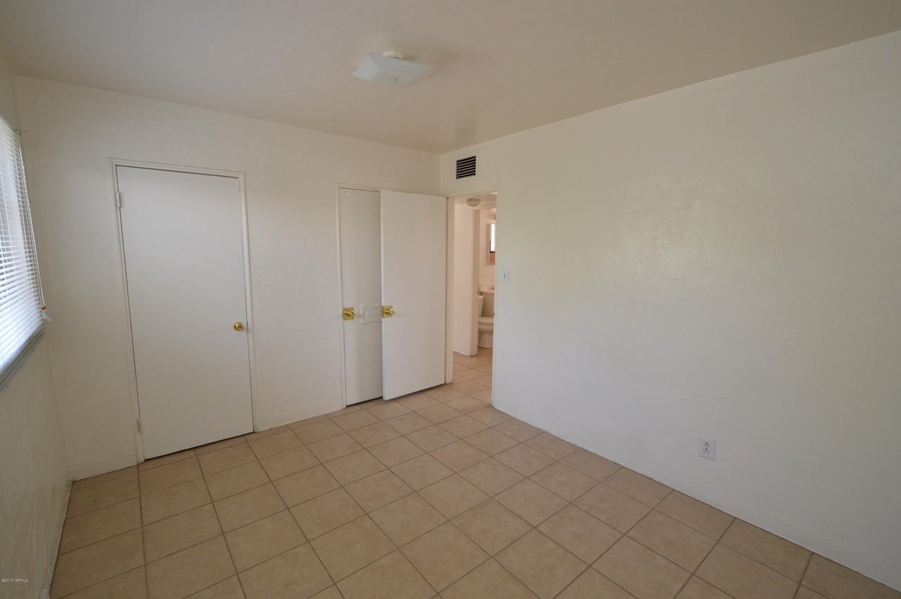4525 E Montecito St - Photo 6 of 7