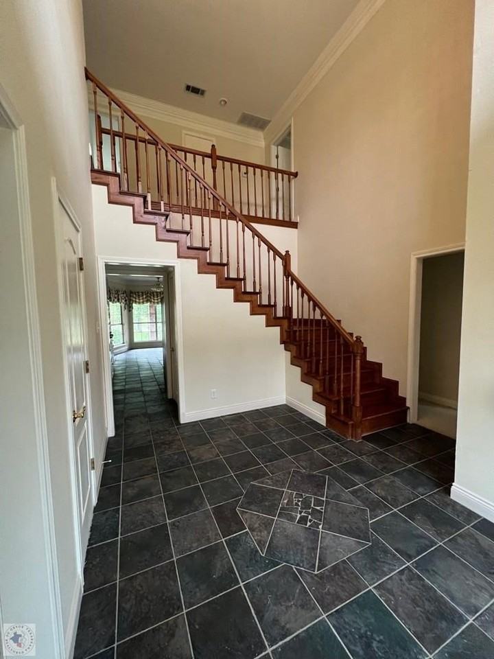 5906 Winchester Dr - Photo 6 of 15