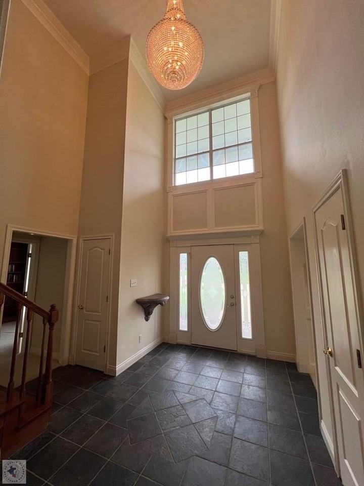5906 Winchester Dr - Photo 7 of 15