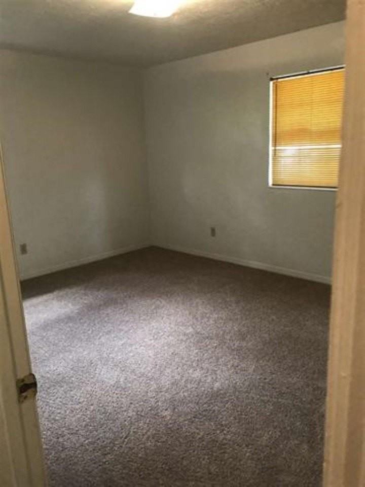 2240 Wednesday St Apt 4 - Photo 5 of 7