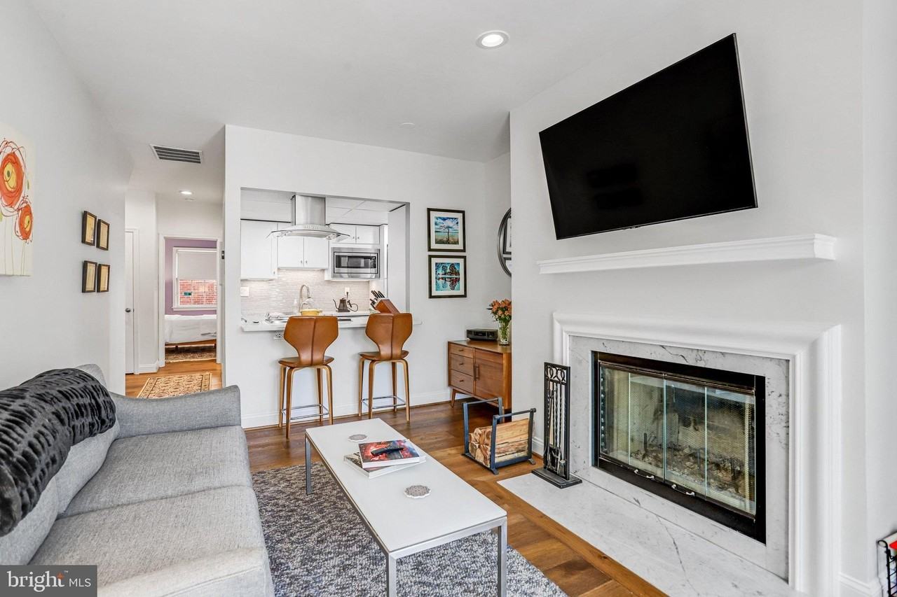 212 3rd St Ne #A - Photo 5 of 33