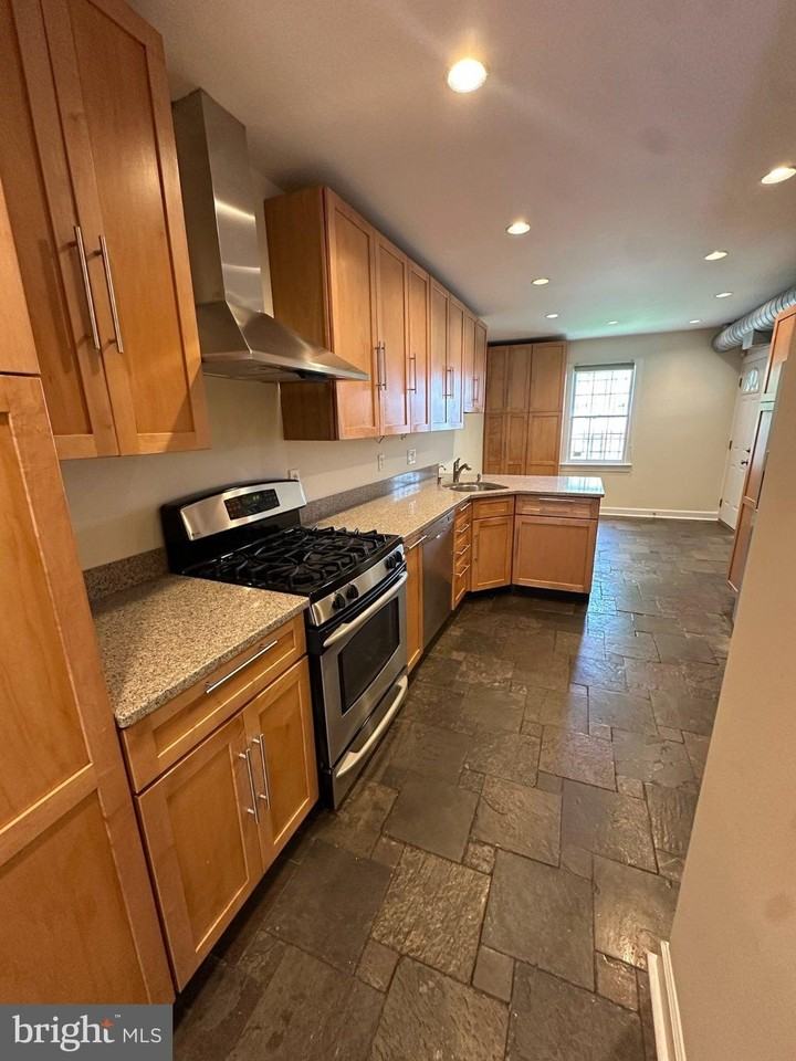 1805 9th St Nw - Photo 5 of 13