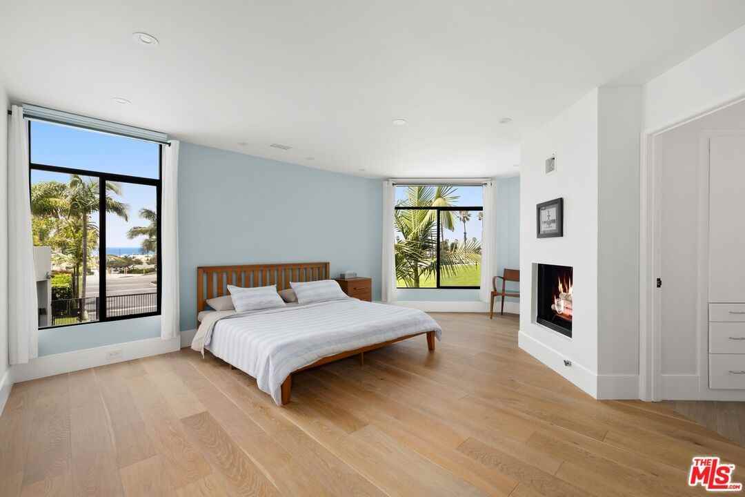 43 Sea Colony Dr - Photo 5 of 8