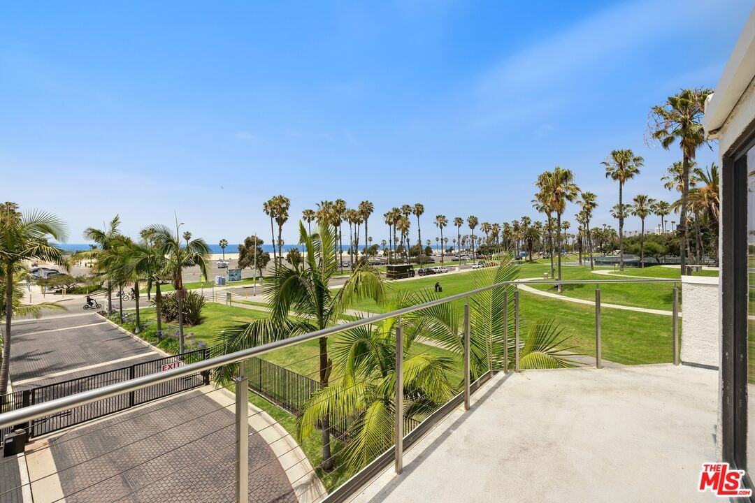 43 Sea Colony Dr - Photo 6 of 8