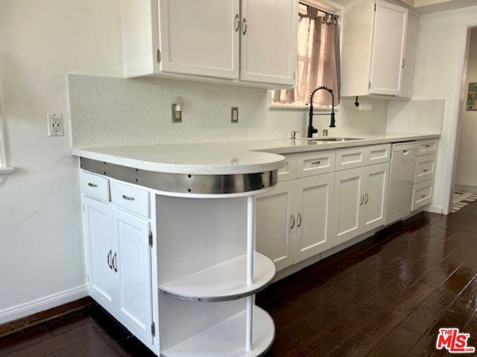 11036 Culver Blvd - Photo 6 of 8