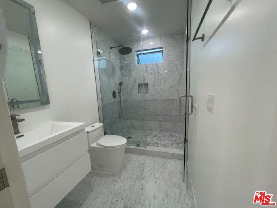 245 Windward Ave - Photo 6 of 8