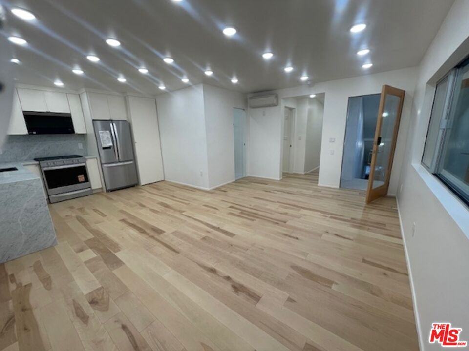 245 Windward Ave - Photo 7 of 8