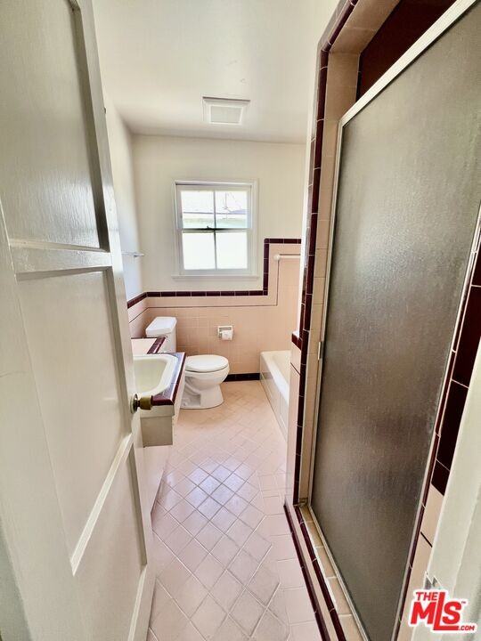 8345 Loyola Blvd - Photo 4 of 8