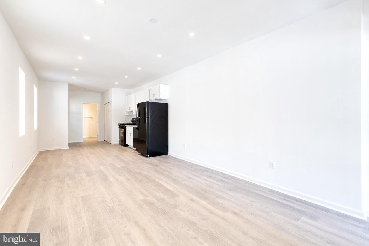 714 S Broadway - Photo 6 of 22
