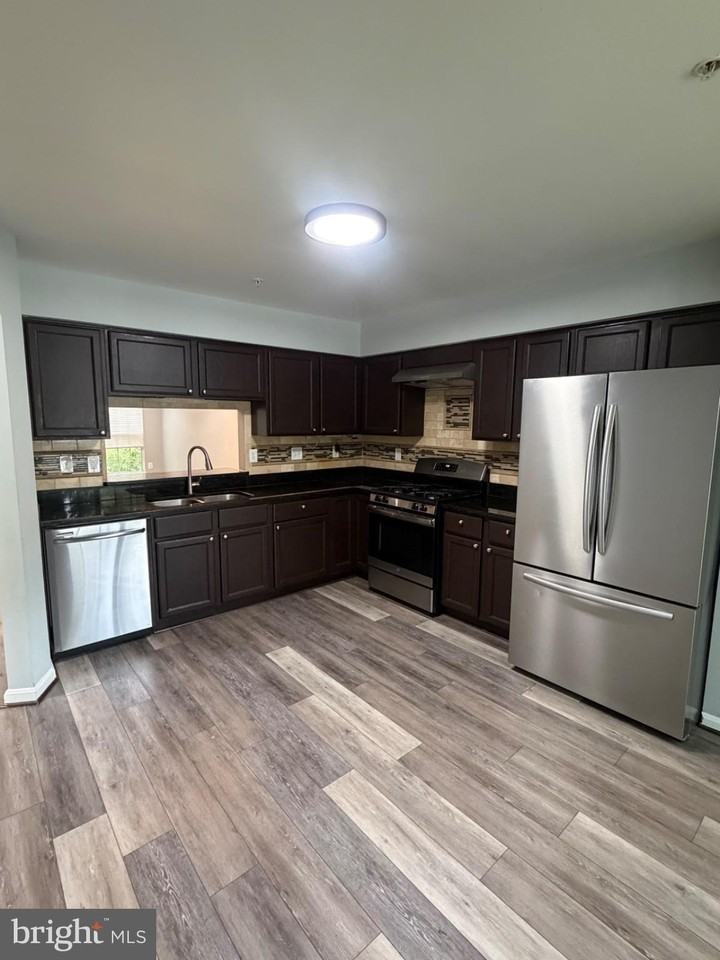 10875 SHERWOOD Road - Photo 7 of 29