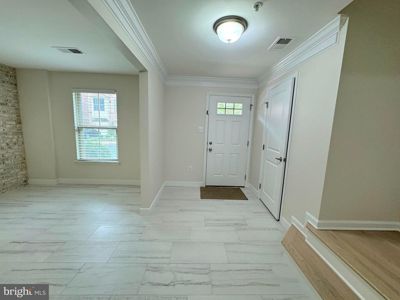 9160 Landon House Ln - Photo 5 of 47