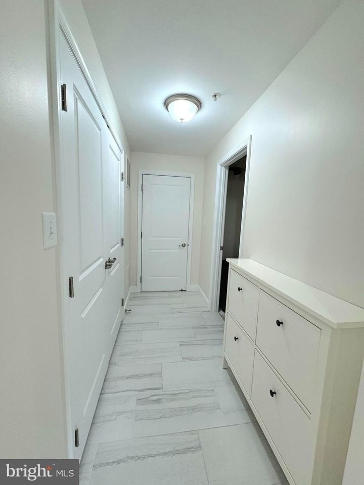 9160 Landon House Ln - Photo 6 of 47