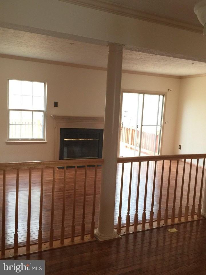 9324 Daly Ct - Photo 3 of 11
