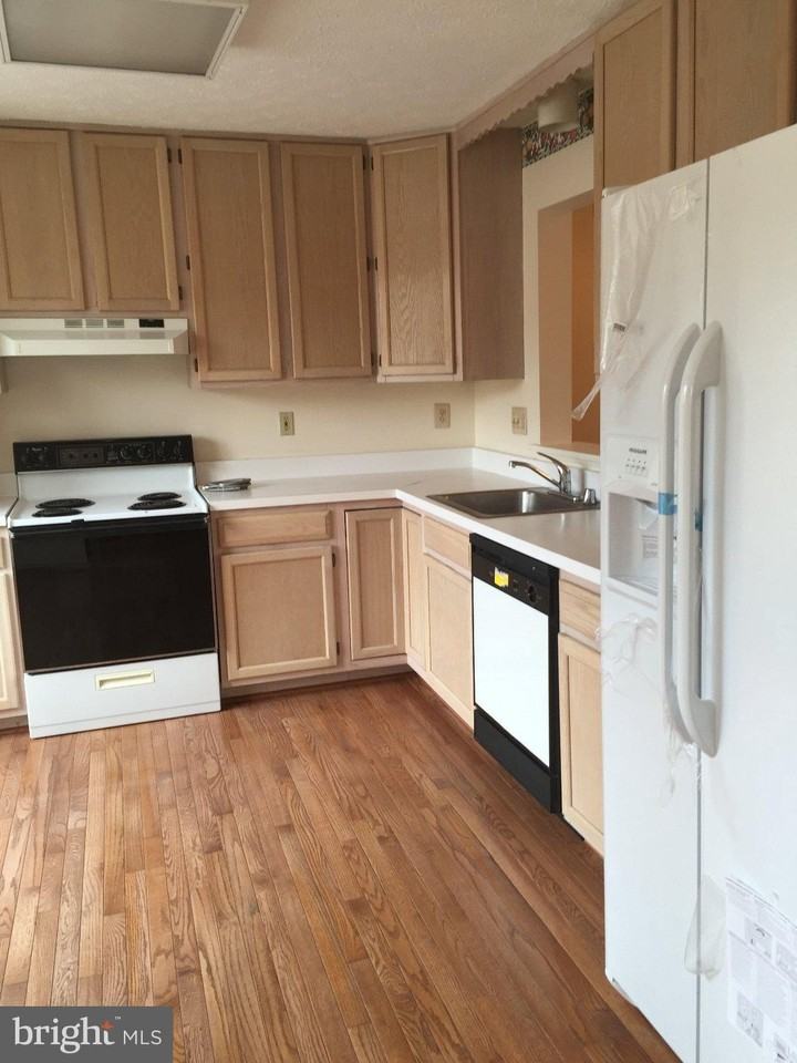 9324 Daly Ct - Photo 4 of 11