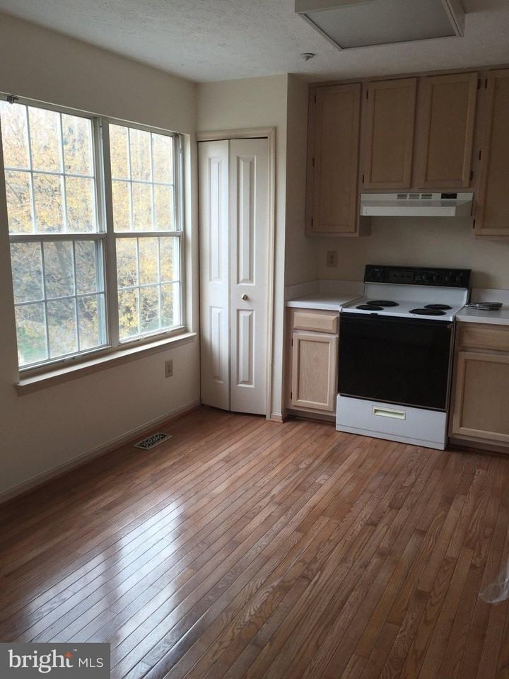 9324 Daly Ct - Photo 5 of 11