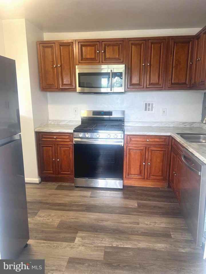 8830 Piney Branch Rd #903 - Photo 3 of 24