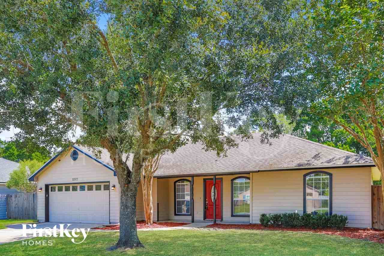 11577 Twin Oaks Trl - Photo 2 of 15