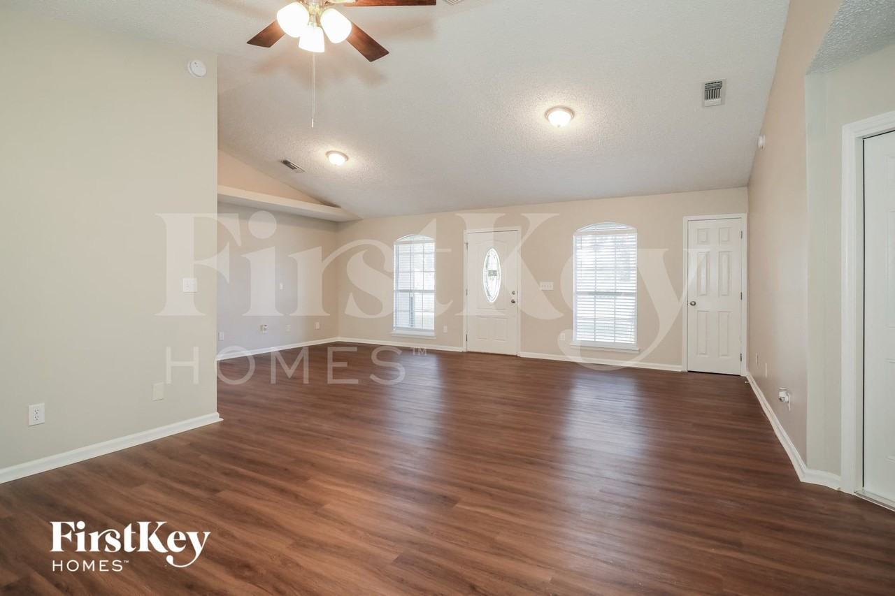 11577 Twin Oaks Trl - Photo 4 of 15