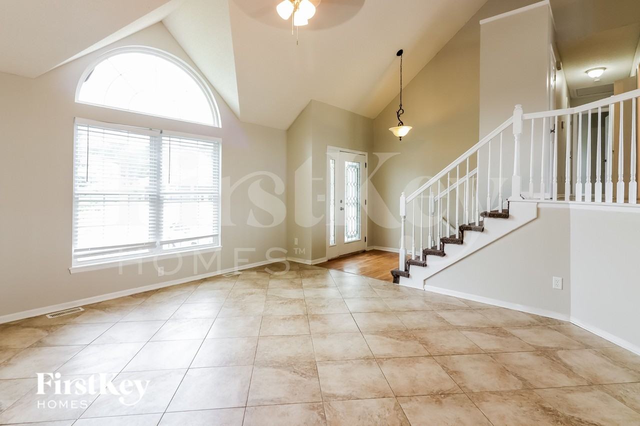 208 High Point Ln - Photo 3 of 16