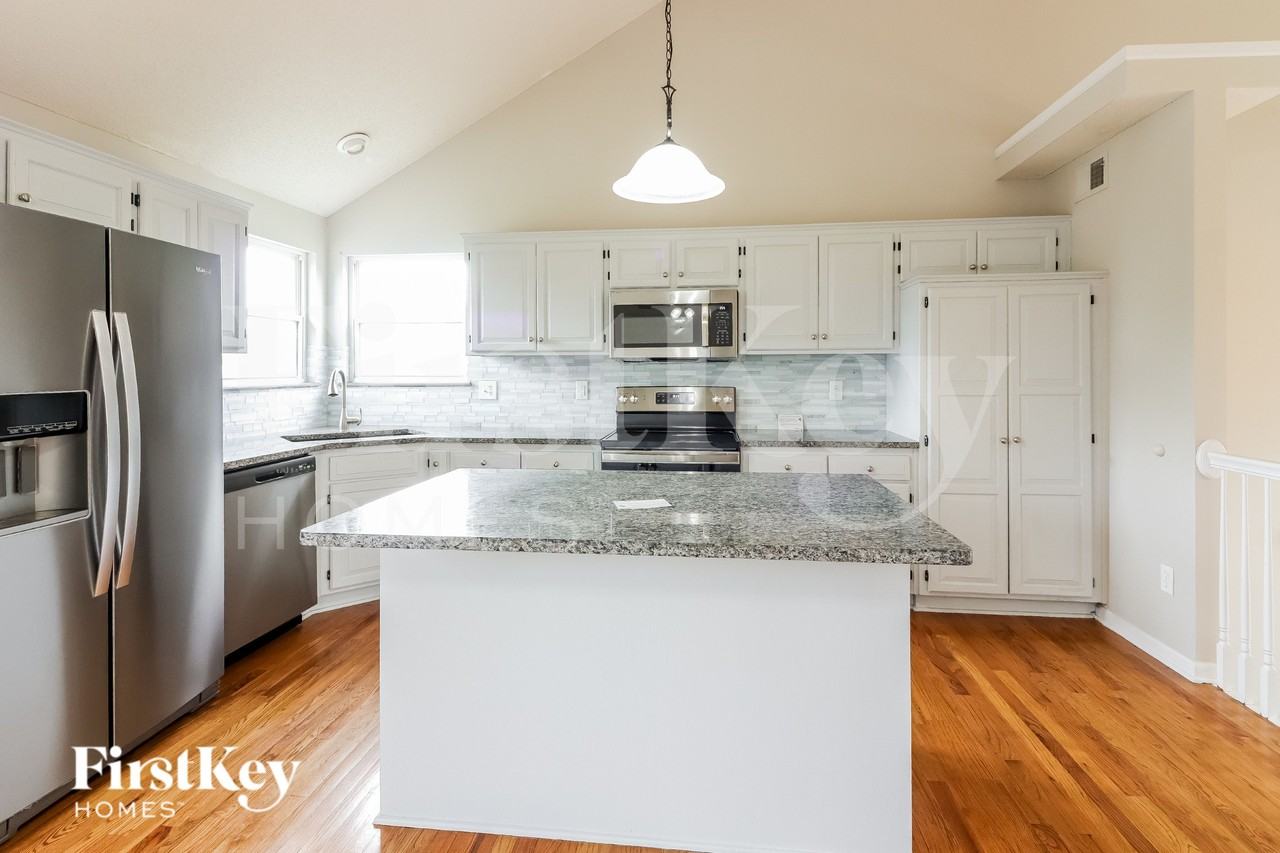 208 High Point Ln - Photo 4 of 16