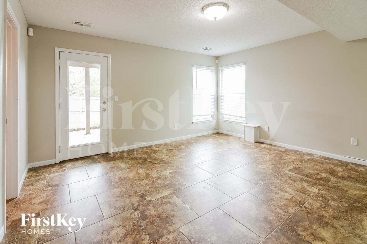 208 High Point Ln - Photo 7 of 16