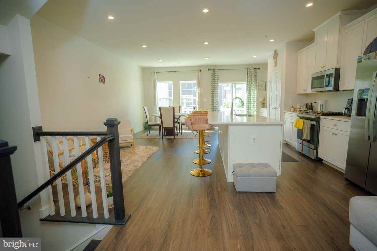 8210 Goldstone Ct - Photo 6 of 37