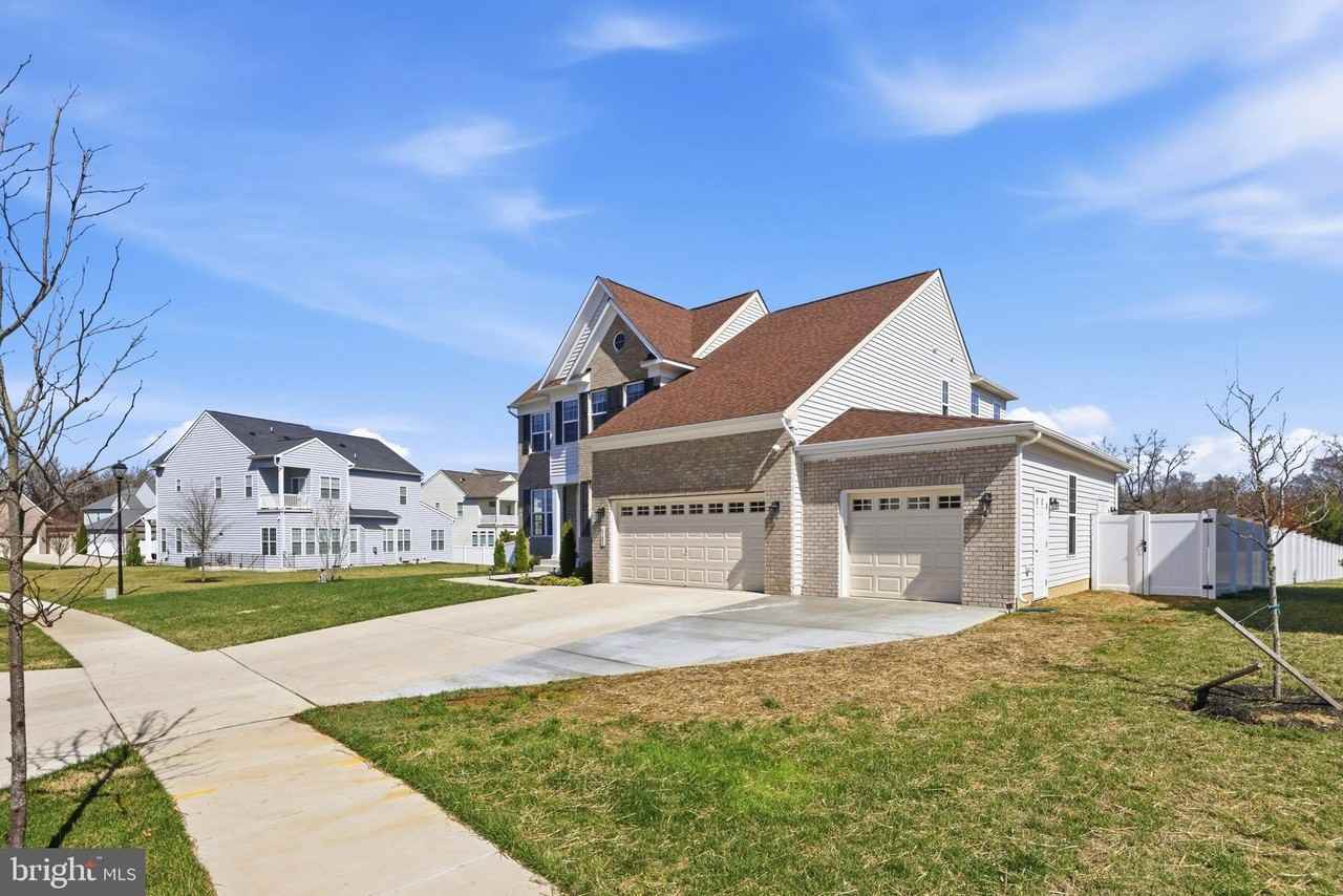 6702 Savannah Dr - Photo 2 of 50