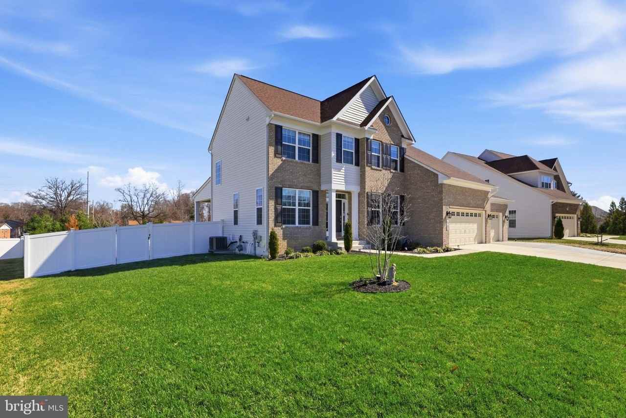 6702 Savannah Dr - Photo 3 of 50