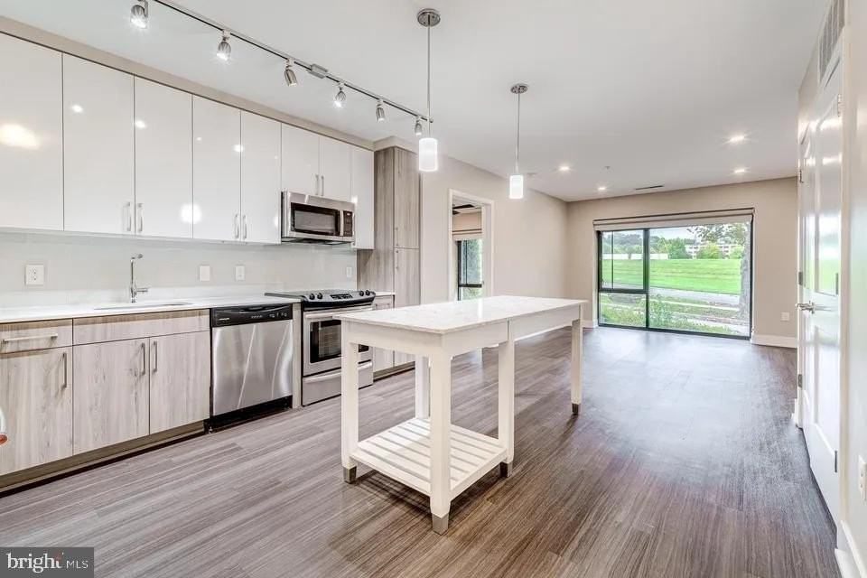 145 Riverhaven Dr #023 - Photo 5 of 50