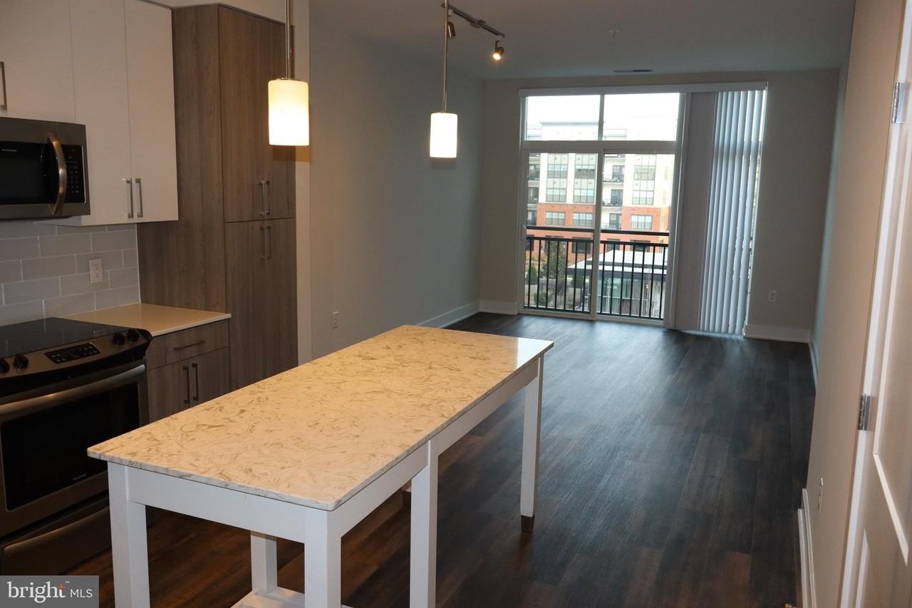 145 Riverhaven Dr #445 - Photo 3 of 31