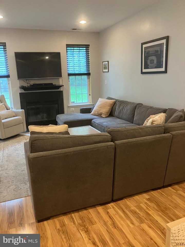 7161 Elm Ct - Photo 5 of 16