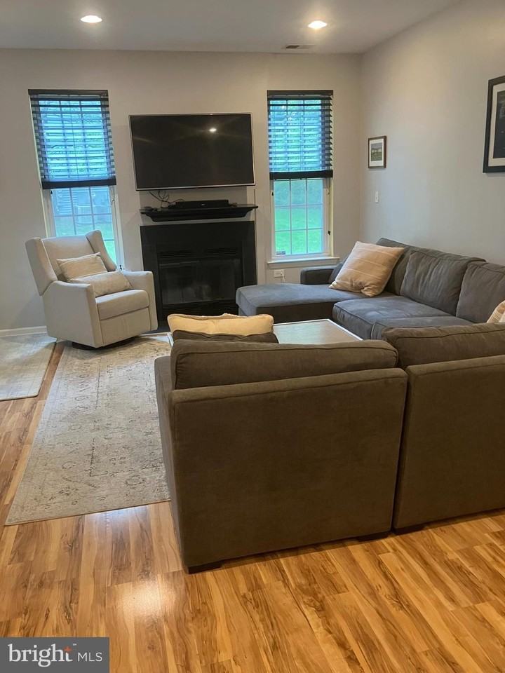 7161 Elm Ct - Photo 6 of 16