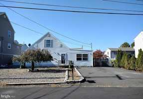 featured image of 18 Brookfield Dr