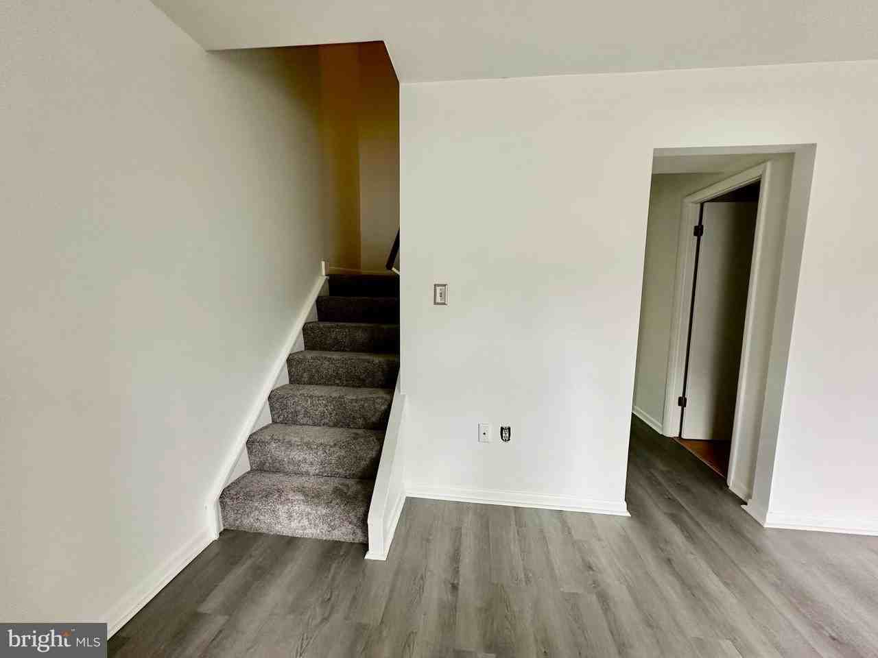 302 Hills Dr - Photo 3 of 17