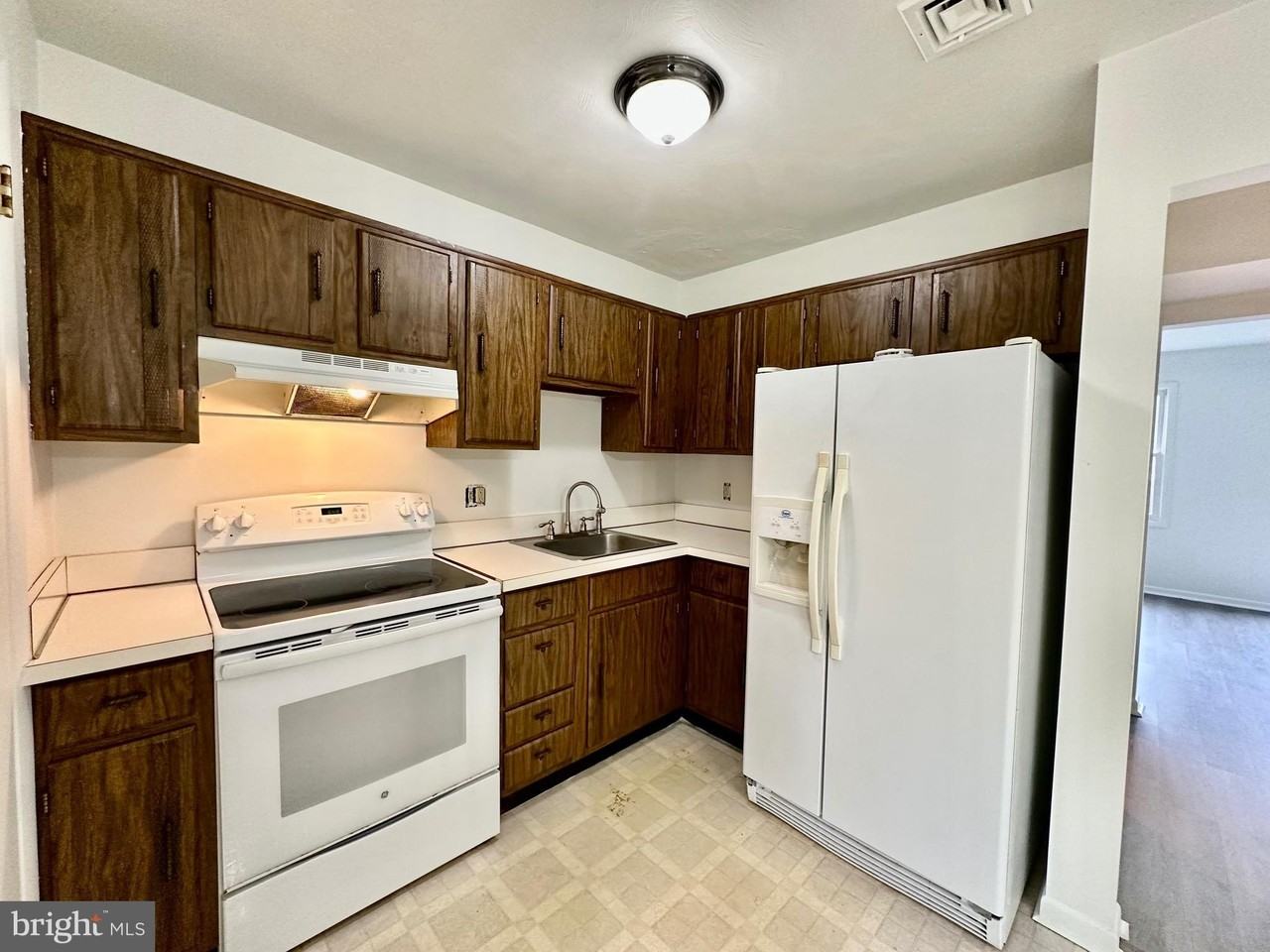 302 Hills Dr - Photo 6 of 17
