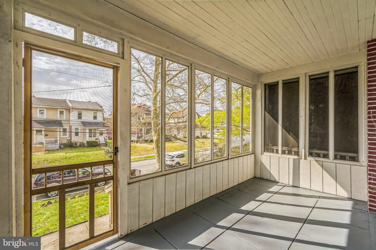 557 9th Ave - Photo 3 of 30