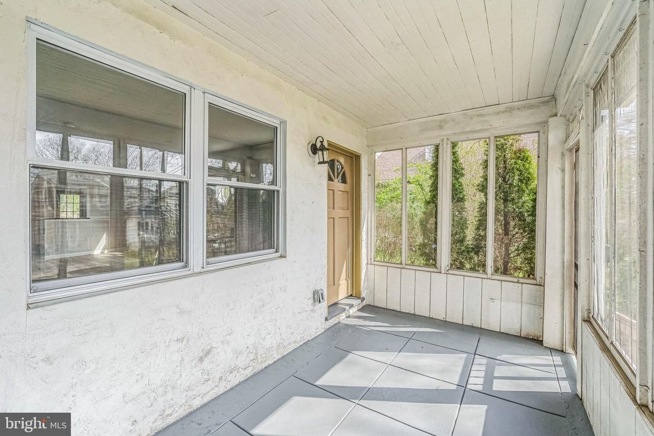 557 9th Ave - Photo 4 of 30