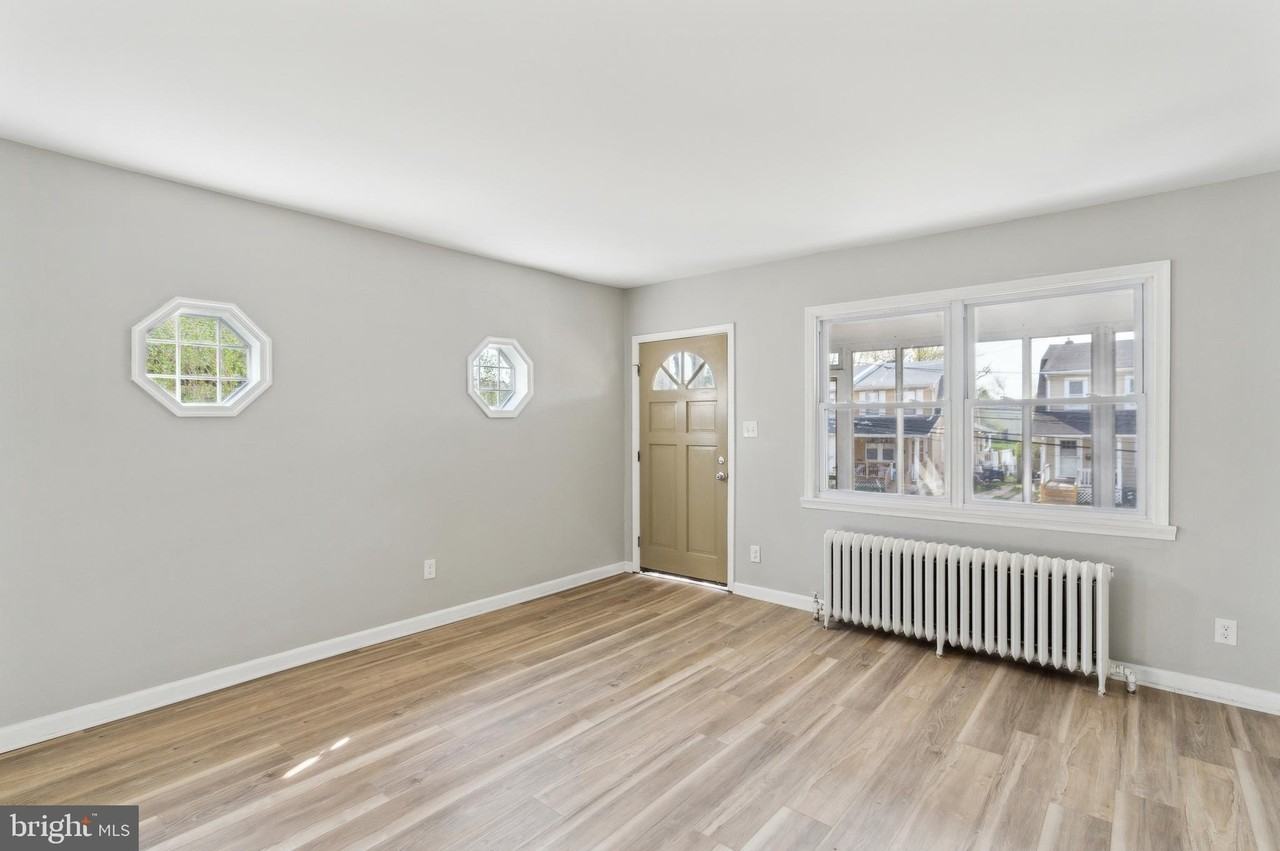 557 9th Ave - Photo 5 of 30