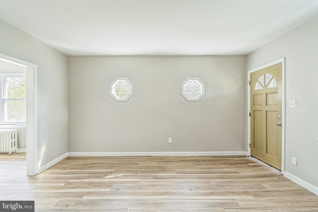557 9th Ave - Photo 6 of 30