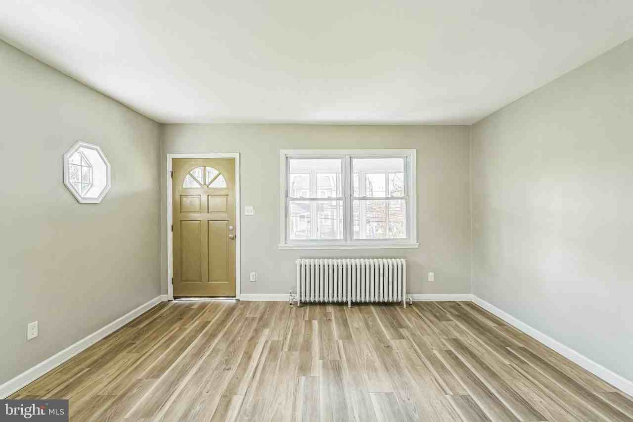 557 9th Ave - Photo 7 of 30