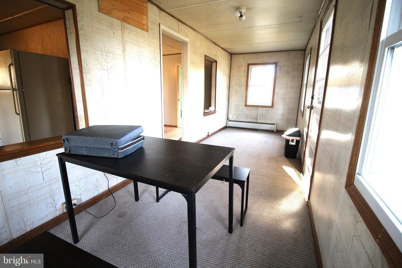 41 Lancaster Ave - Photo 4 of 8