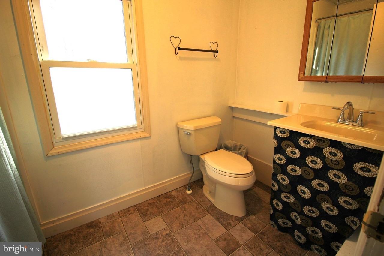 41 Lancaster Ave - Photo 6 of 8
