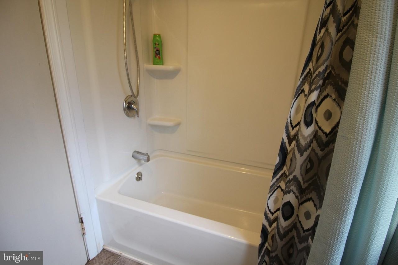41 Lancaster Ave - Photo 7 of 8