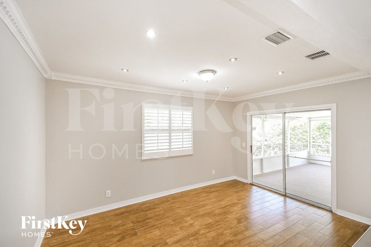 12665 Ashglen Dr N - Photo 5 of 16