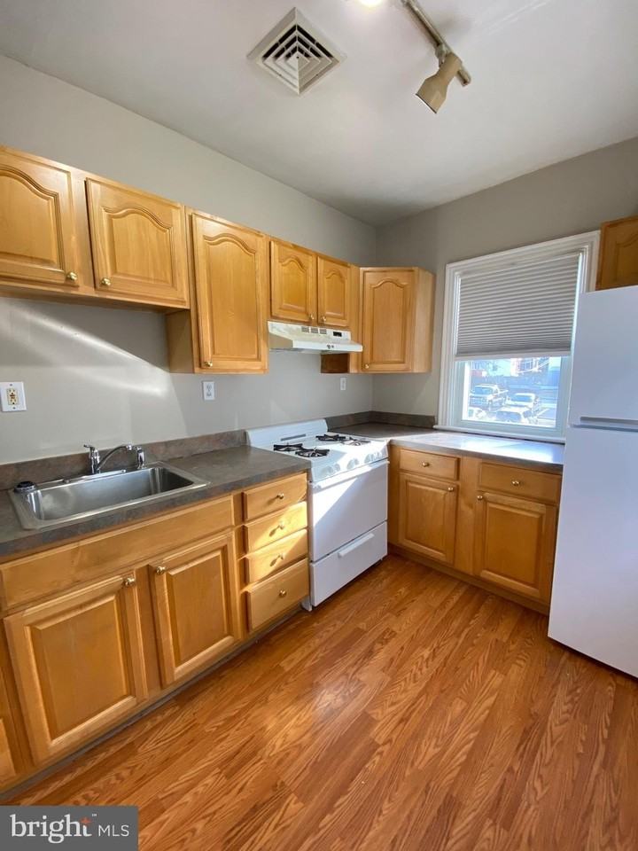 340 Main St #3C - Photo 2 of 18