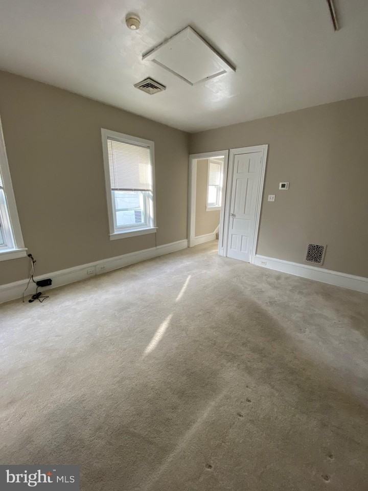 340 Main St #3C - Photo 7 of 18