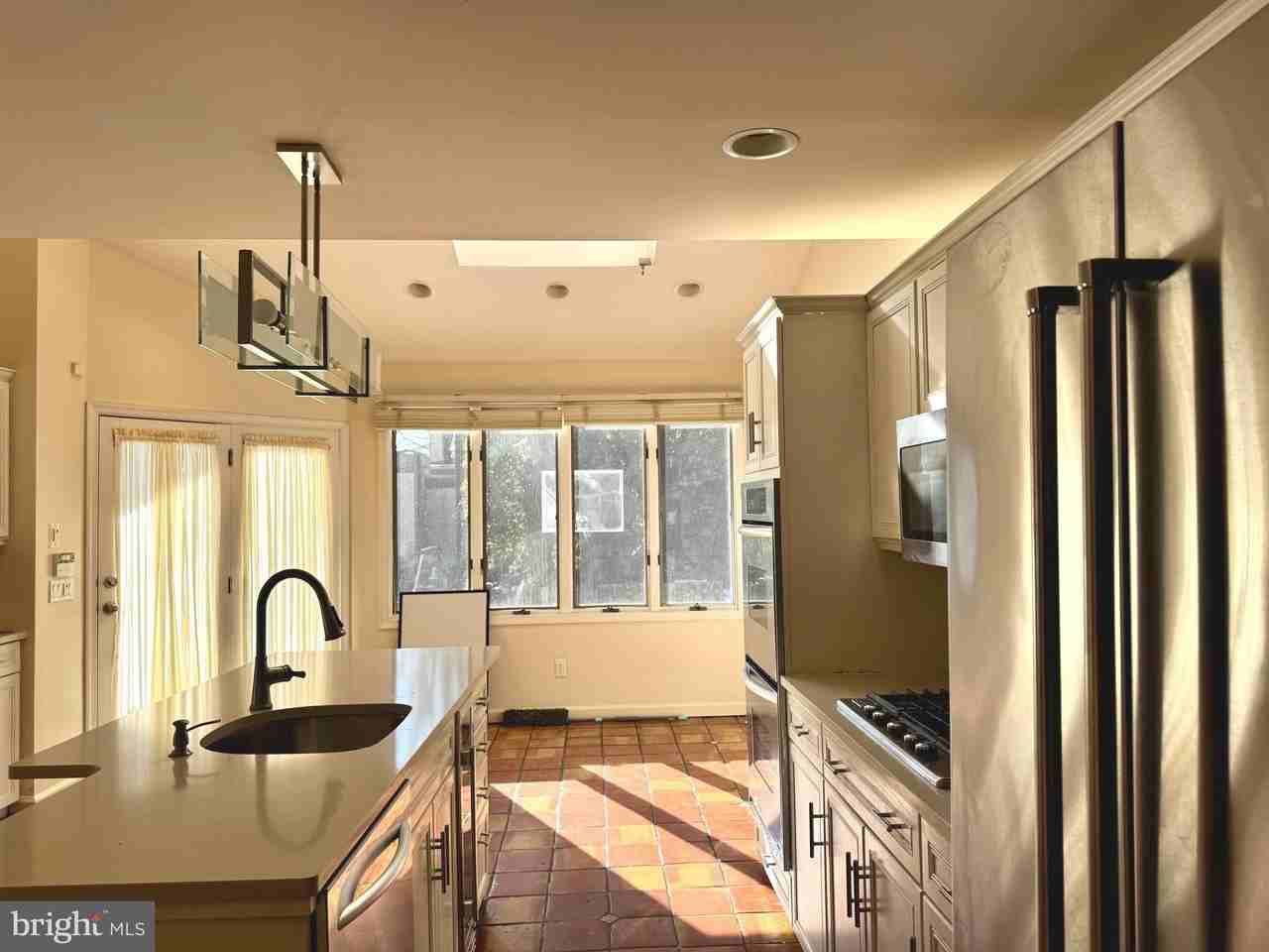 8233 Fairview Rd - Photo 4 of 36