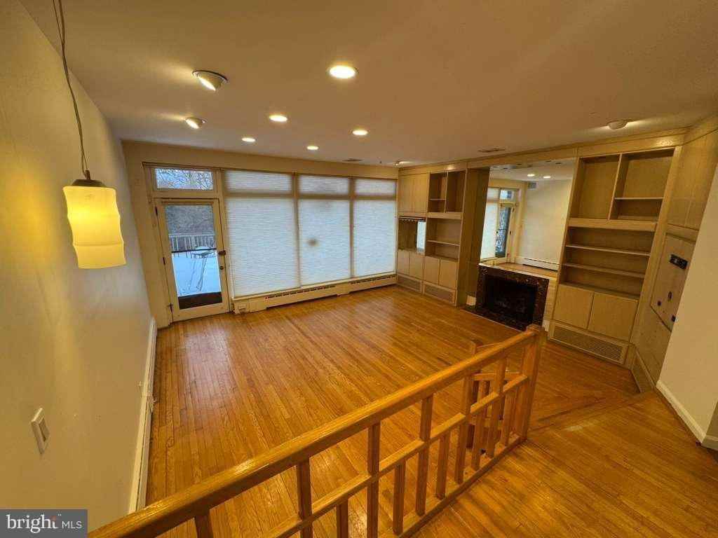 8233 Fairview Rd - Photo 5 of 36