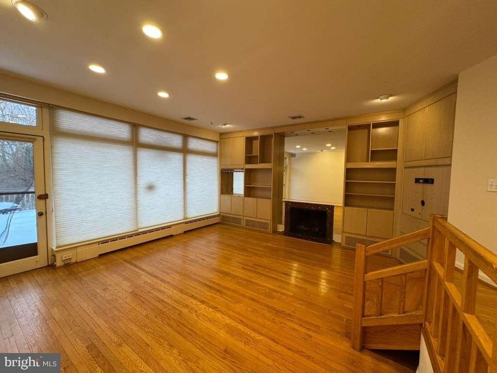 8233 Fairview Rd - Photo 7 of 36