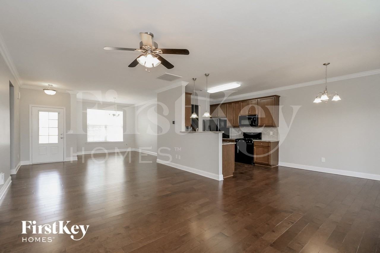 1643 Ashmead Ln - Photo 3 of 15